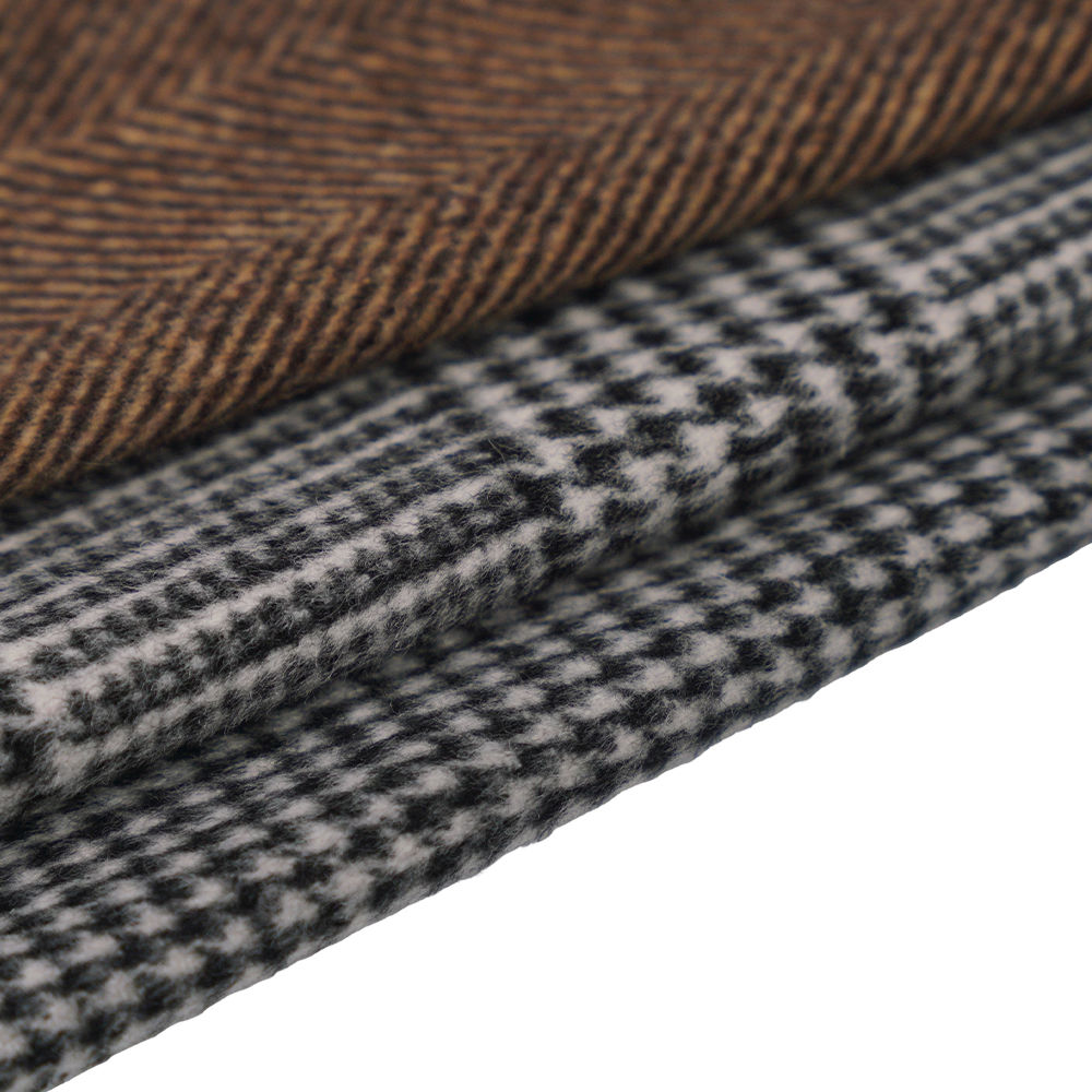 30% صوف، 70% ألياف أخرى، 630 جرام/متر، جملي/بني، نسيج متعرج ذو وجه واحد، ML-222030-7B